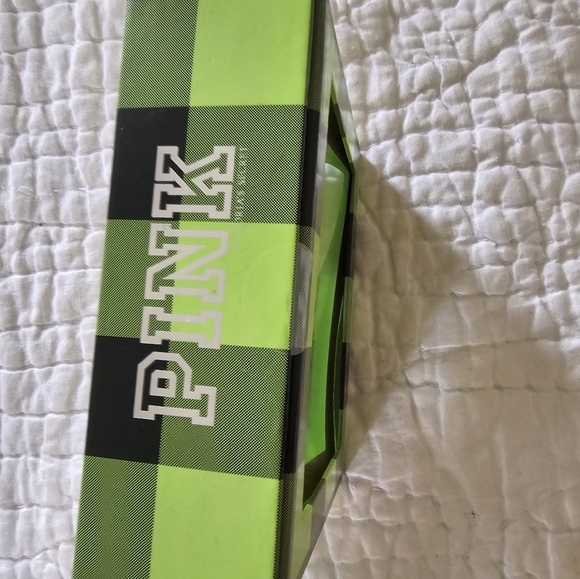 Victoria's Secret "Merry Merry Pink" - Picture 3 of 5